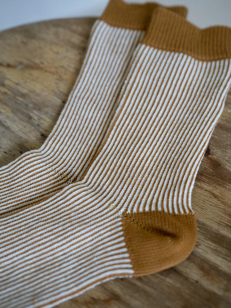 Gestreifte Jacquard Socken - creme senf