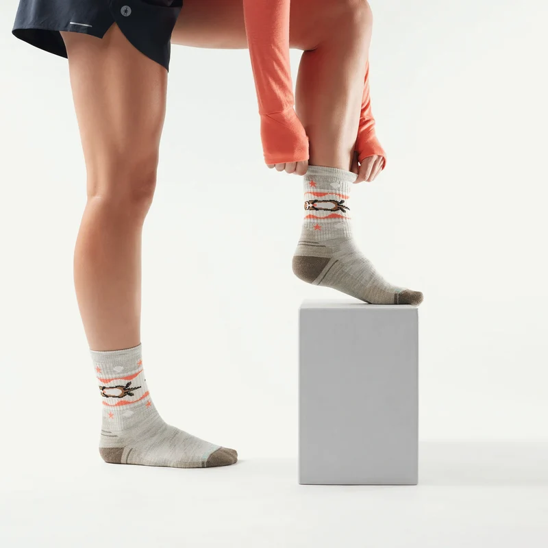 Women's Hike Light Cushion Otter Float Crew Socks