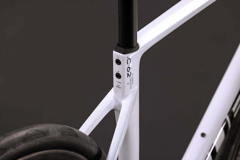 Cube Attain C:62 SLX Rennrad Diamant 28" metallicwhite´n´black