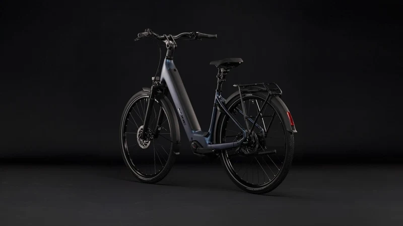 Cube Supreme Hybrid Deluxe ONE 600 Wh E-Trekkingbike Easy Entry navyblack´n´black