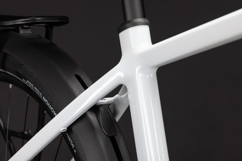 Cube Touring Hybrid ONE 600 Wh E-Trekkingbike Diamant 28" metallicwhite´n´chrome