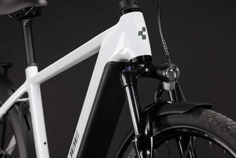 Cube Touring Hybrid ONE 600 Wh E-Trekkingbike Diamant 28" metallicwhite´n´chrome