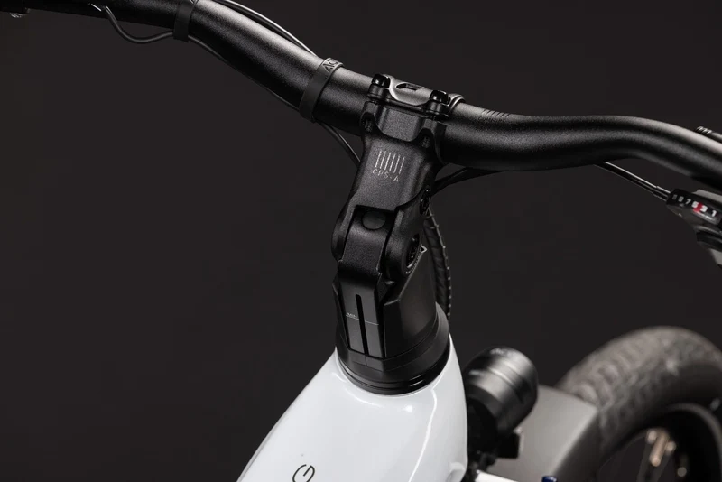 Cube Touring Hybrid ONE 600 Wh E-Trekkingbike Trapeze 28" metallicwhite´n´chrome