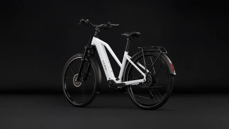 Cube Touring Hybrid ONE 600 Wh E-Trekkingbike Trapeze 28" metallicwhite´n´chrome