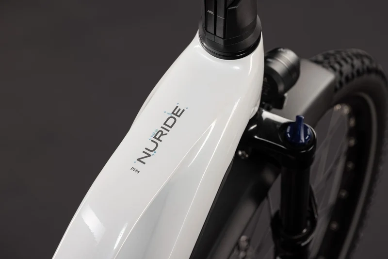 Cube Nuride Hybrid Performance 720 Wh E-Trekkingbike Trapeze 28" metallicwhite´n´grey