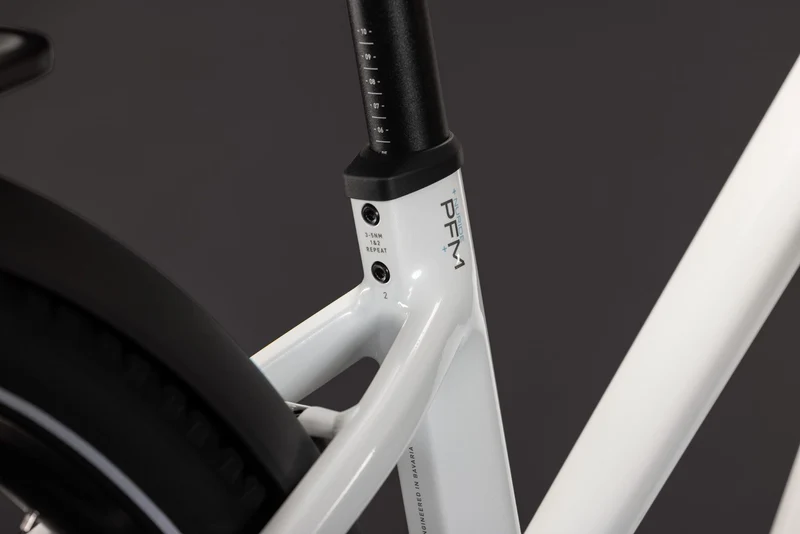 Cube Nuride Hybrid Performance 720 Wh E-Trekkingbike Trapeze 28" metallicwhite´n´grey