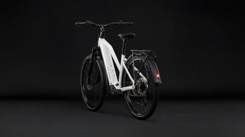 Cube Nuride Hybrid Performance 720 Wh E-Trekkingbike Trapeze 28" metallicwhite´n´grey