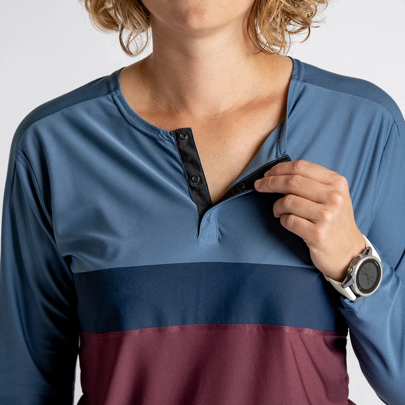 Women's Flow XTG Long Sleeve Henley raisin-marine