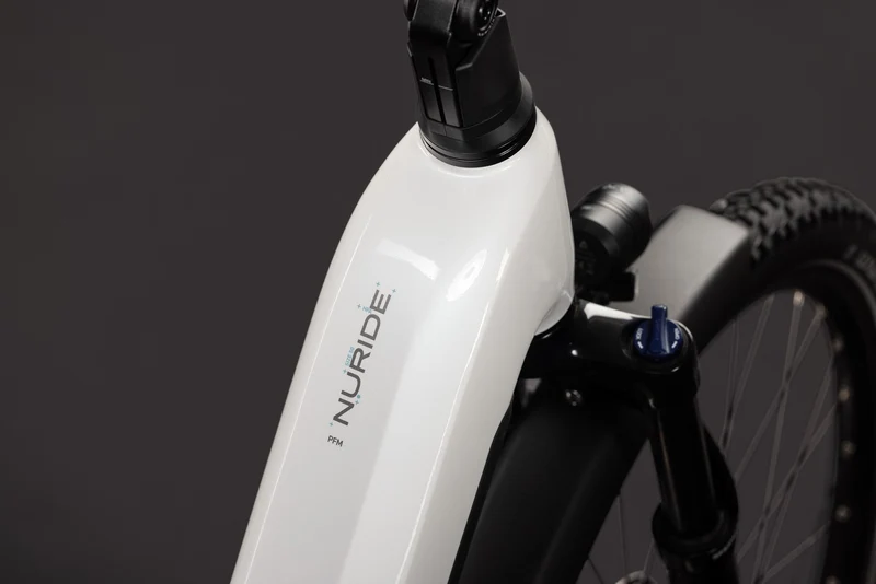 Cube Nuride Hybrid Performance 720 Wh E-Trekkingbike Easy Entry 28" metallicwhite´n´grey
