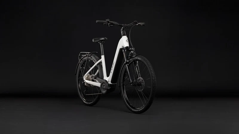 Cube Nuride Hybrid Performance 720 Wh E-Trekkingbike Easy Entry 28" metallicwhite´n´grey