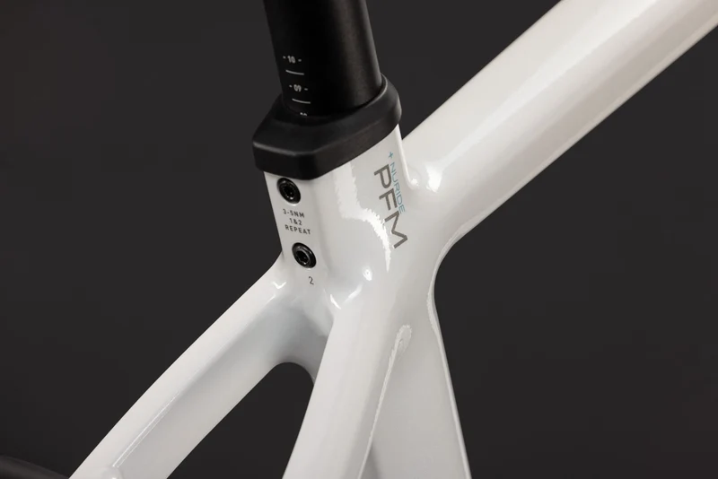 Cube Nuride Hybrid Performance 720 Wh E-Trekkingbike Diamant 28" metallicwhite´n´grey