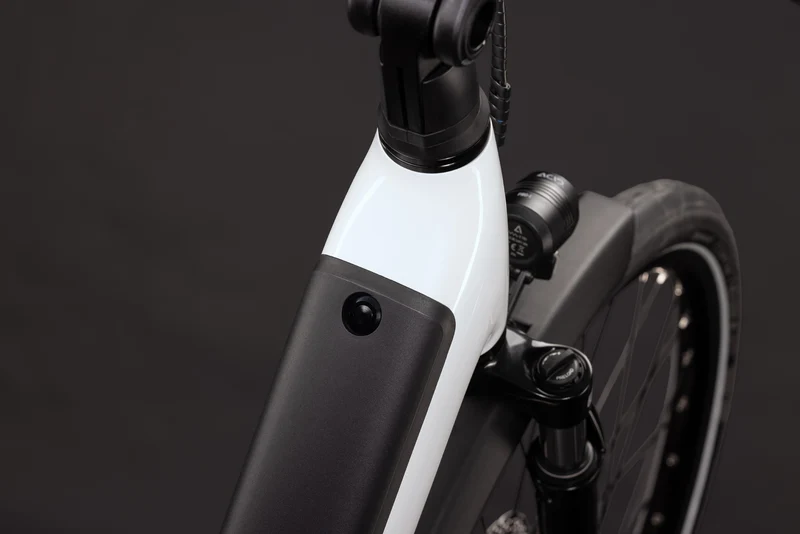 Cube Supreme RT Hybrid Comfort EX 600 Wh E-Trekkingbike Easy Entry metallicwhite´n´reflex