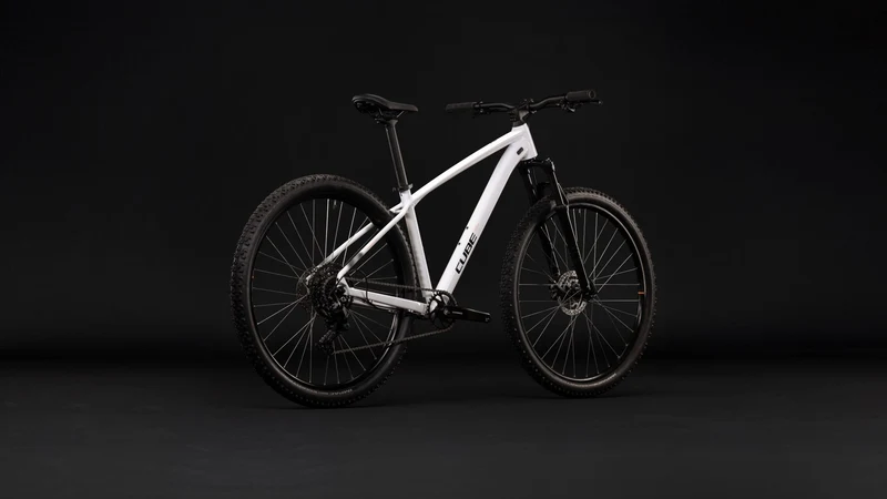 Cube Aim ONE MTB Hardtail Diamant metallicwhite´n´black