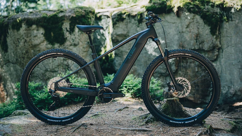 Cube Reaction Hybrid Pro 800 Wh E-Bike Hardtail Diamant silverdust´n´prism