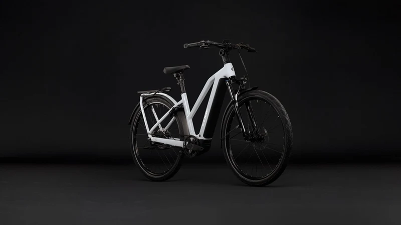 Cube Kathmandu Hybrid Deluxe Pro 800 Wh E-Trekkingbike Trapeze 28" metallicwhite´n´chrome
