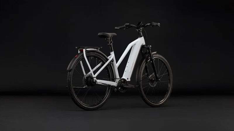 Cube Kathmandu Hybrid Deluxe Pro 800 Wh E-Trekkingbike Trapeze 28" metallicwhite´n´chrome