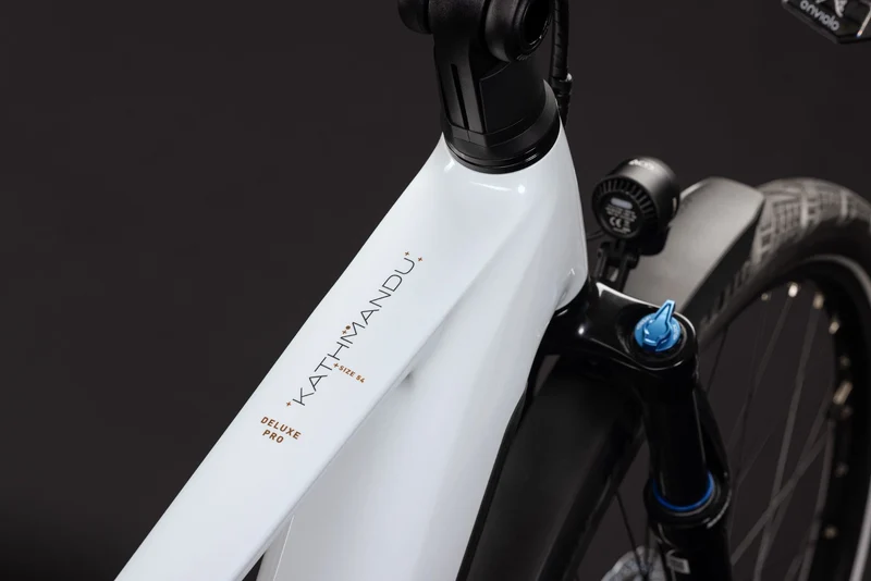 Cube Kathmandu Hybrid Deluxe Pro 800 Wh E-Trekkingbike Diamant 28" metallicwhite´n´chrome