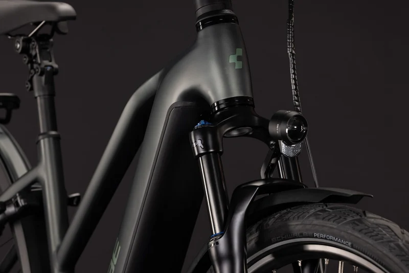 Cube Kathmandu Hybrid Deluxe Pro 800 Wh E-Trekkingbike Trapeze 28" blackforest´n´chrome
