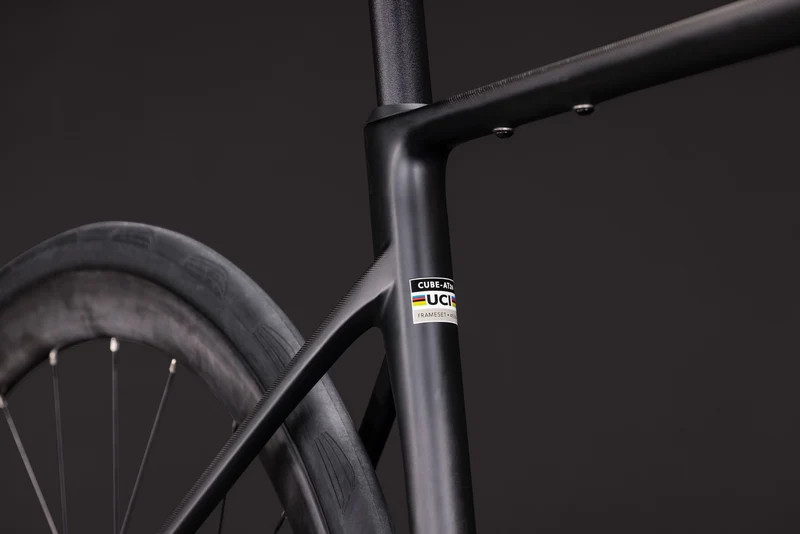 Cube Attain C:62 Race Rennrad Diamant 28" carbon´n´coalchrome