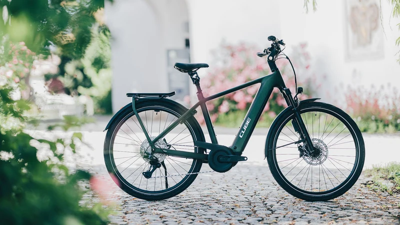Cube Kathmandu Hybrid EXC 800 Wh E-Trekkingbike Diamant 28" stellar´n´chrome