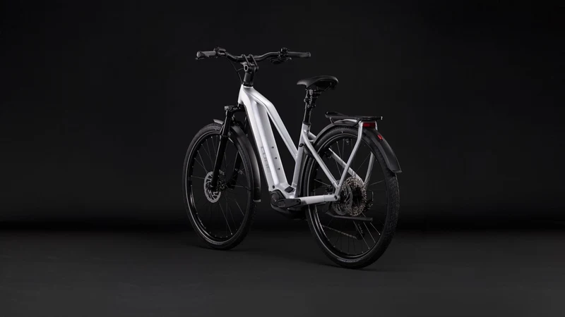 Cube Kathmandu Hybrid ONE 800 Wh E-Trekkingbike Trapeze 28" silverstar´n´reflex