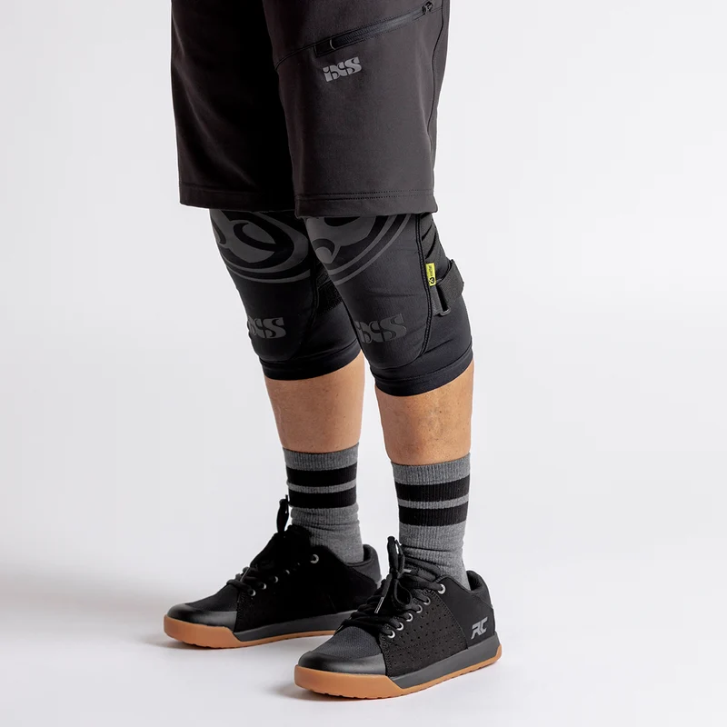 Carve Hip-Hugger Women Shorts schwarz