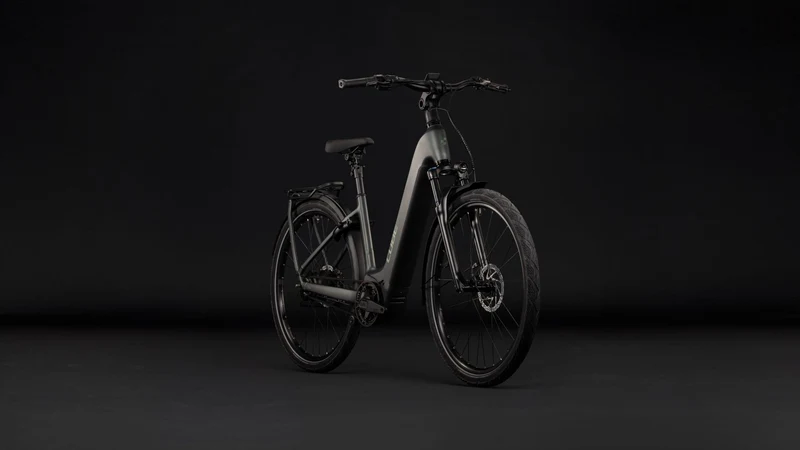 Cube Kathmandu Hybrid Deluxe Pro 800 Wh E-Trekkingbike Easy Entry 28" blackforest´n´chrome