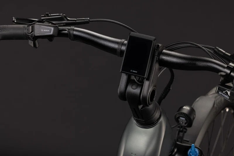 Cube Kathmandu Hybrid Deluxe Pro 800 Wh E-Trekkingbike Easy Entry 28" blackforest´n´chrome