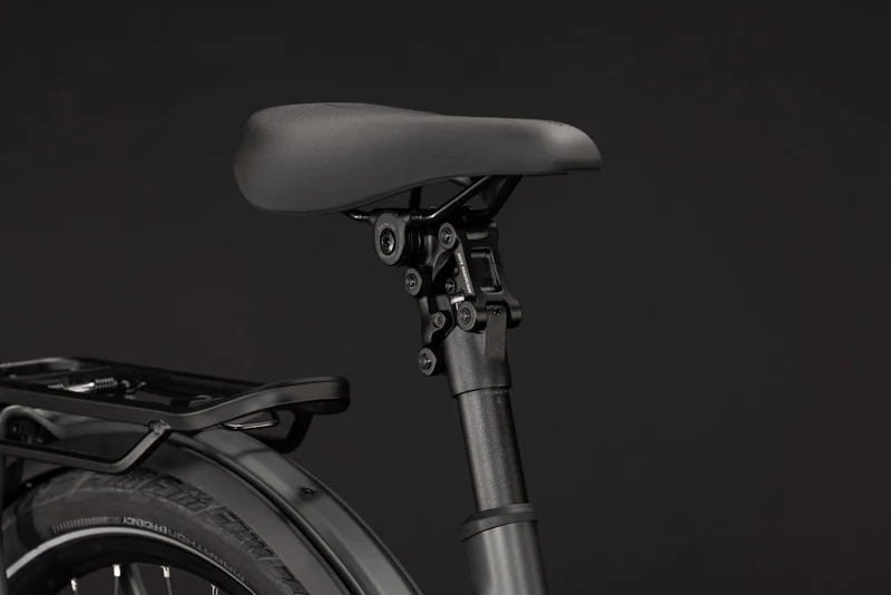 Cube Kathmandu Hybrid Deluxe Pro 800 Wh E-Trekkingbike Easy Entry 28" blackforest´n´chrome