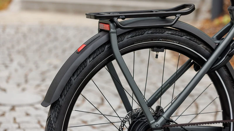 Cube Kathmandu Hybrid Deluxe Pro 800 Wh E-Trekkingbike Diamant 28" blackforest´n´chrome