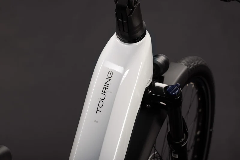 Cube Touring Hybrid ONE 600 Wh E-Trekkingbike Easy Entry 28" metallicwhite´n´chrome