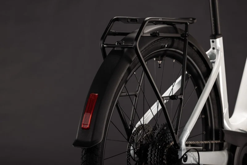 Cube Touring Hybrid ONE 600 Wh E-Trekkingbike Easy Entry 28" metallicwhite´n´chrome