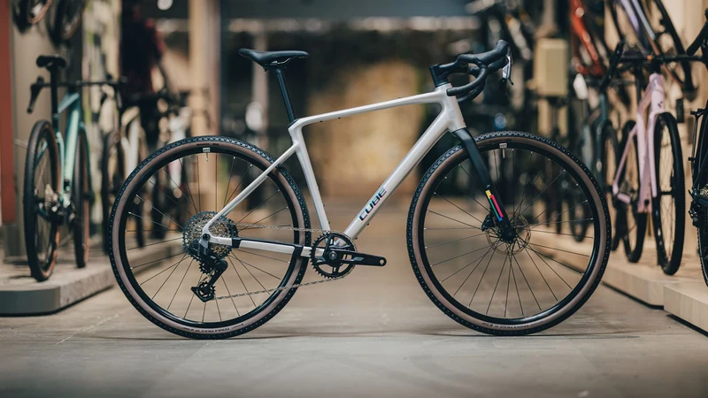 Cube Nuroad SLX Gravelbike Diamant 28" spaceship´n´cmyk