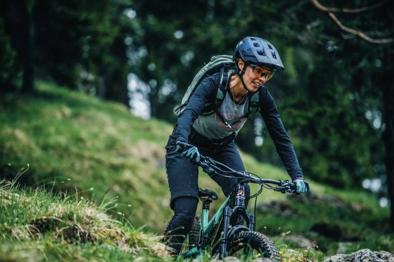 Abus MoDrop MTB-Helm velvet black