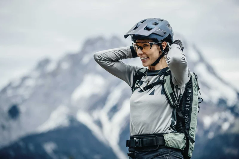 Abus MoDrop MTB-Helm velvet black