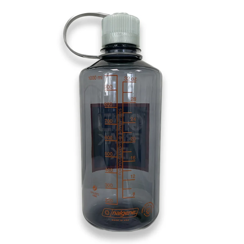 Nalgene - Trinkflasche mit schmaler Öffnung und GearFreak.de -Logo, 1 l