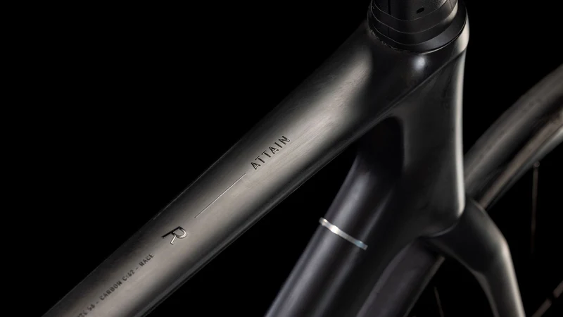 Cube Attain C:62 Race Rennrad Diamant 28" blackline