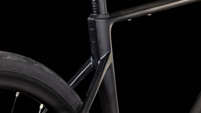 Cube Attain C:62 Race Rennrad Diamant 28" blackline