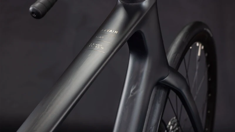 Cube Attain C:62 Race Rennrad Diamant 28" blackline