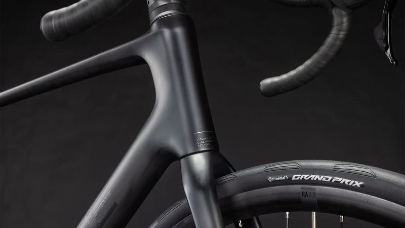Cube Attain C:62 Race Rennrad Diamant 28" blackline