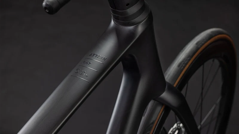 Cube Attain C:62 SLT Rennrad Diamant 28" carbon´n´coalchrome