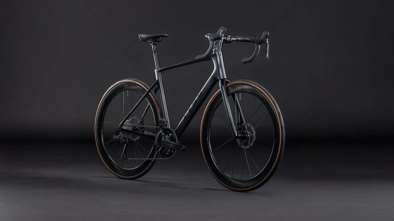 Cube Attain C:62 SLT Rennrad Diamant 28" carbon´n´coalchrome