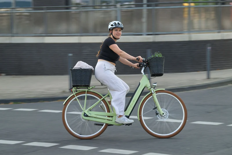 Cube Ella Hybrid 500 Wh E-Bike Easy Entry matchagreen´n´green