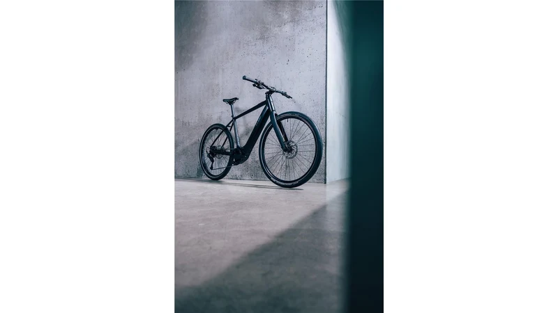 Cube Editor Hybrid Pro 400 Wh E-Bike Diamant 28" black´n´spectral
