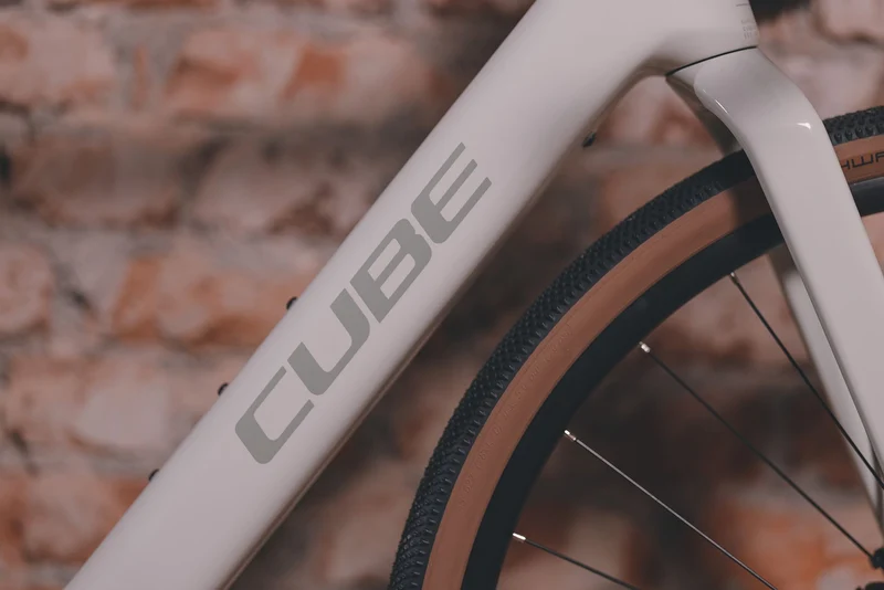 Cube Nuroad Hybrid C:62 Race 400 Wh E-Gravel Rad Diamant 28" desertstone´n´green