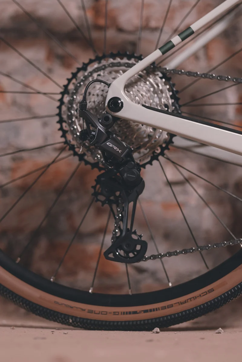 Cube Nuroad Hybrid C:62 Race 400 Wh E-Gravel Rad Diamant 28" desertstone´n´green