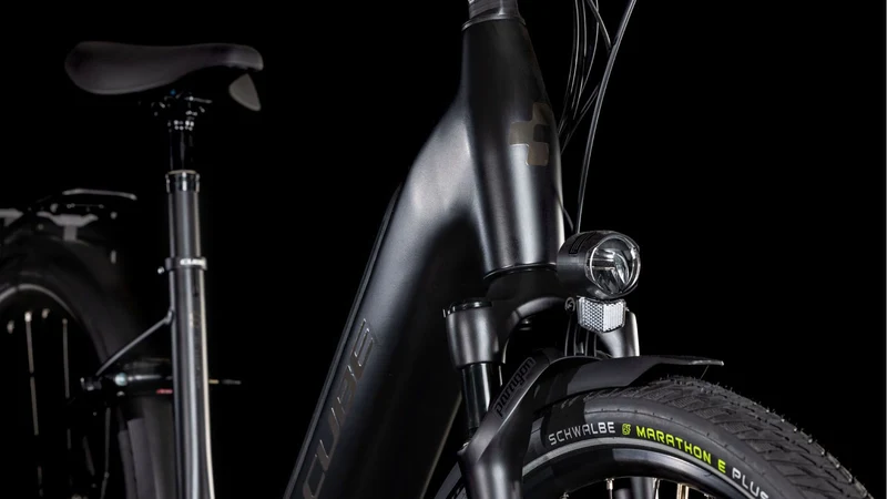 Cube Supreme Hybrid Comfort SLX 625 Wh E-Bike Easy Entry 28" black´n´metal