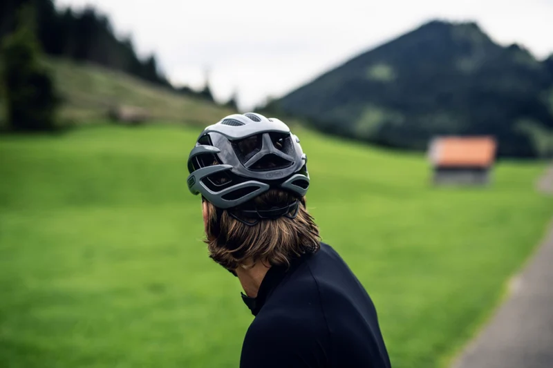 Abus AirBreaker Rennrad-Helm pure grey