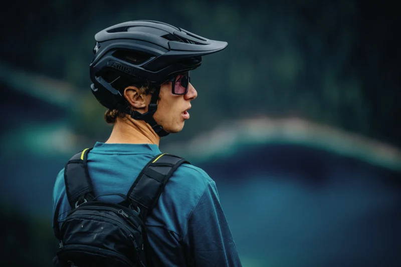 Abus Cliffhanger MTB-Helm Ti silver