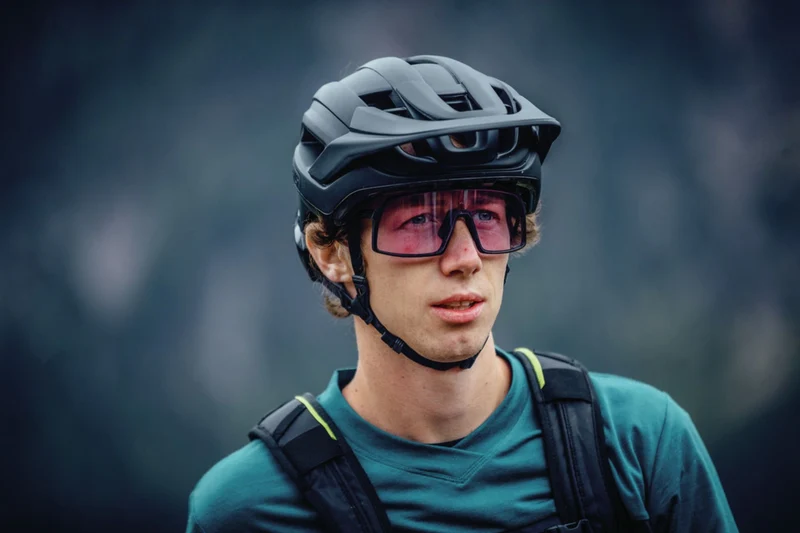 Abus Cliffhanger MTB-Helm Ti silver